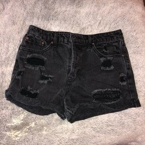 CLASSIC BLACK JEAN SHORTS